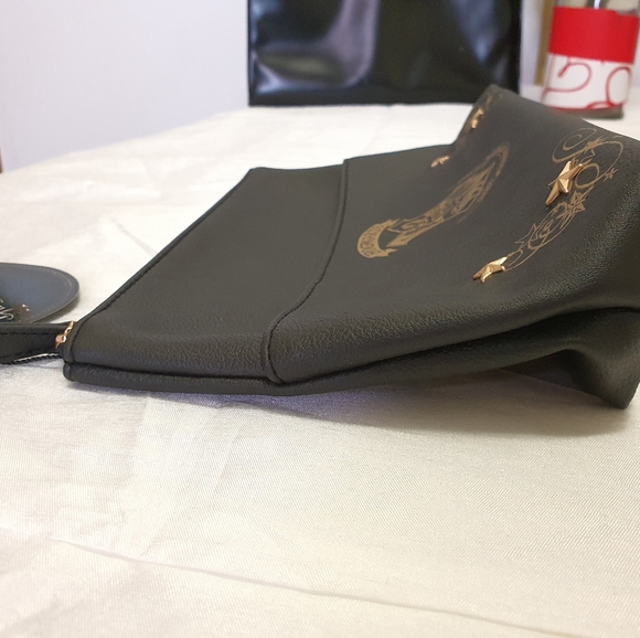 Harry Potter Hogwarts Cosmetic Bag - Picture 12 of 16